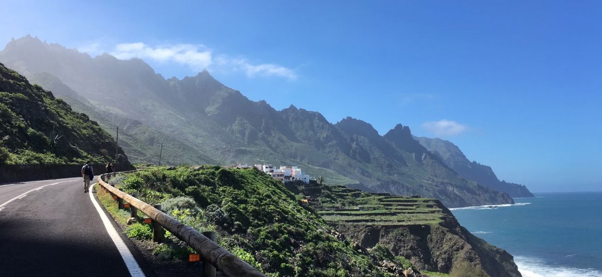 photo-1623498853609-21ef45fde5bc