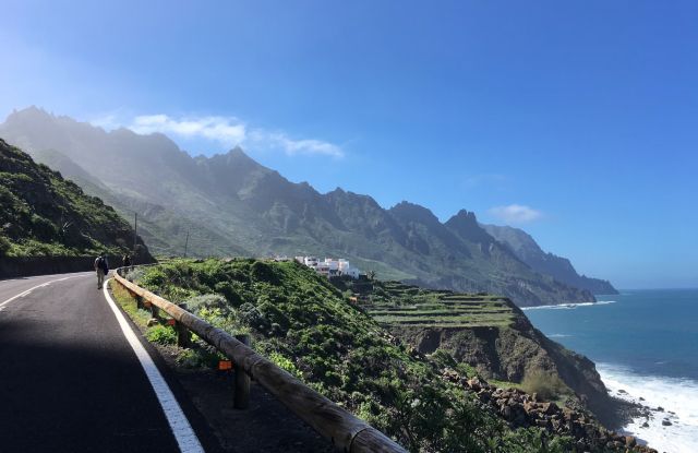 photo-1623498853609-21ef45fde5bc