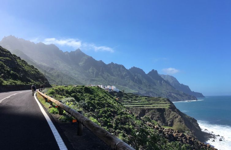 photo-1623498853609-21ef45fde5bc